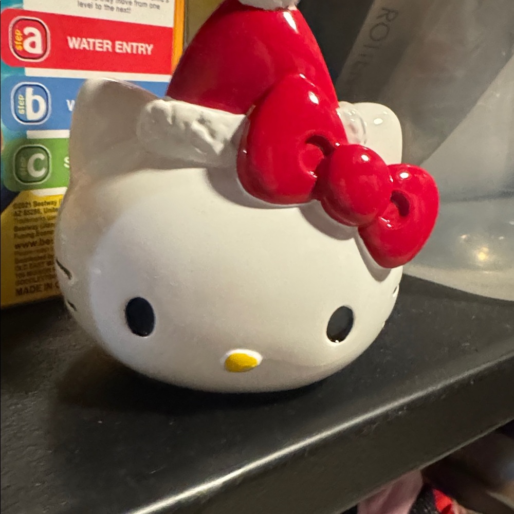 Hello Kitty Soap dispenser  White Ceramic Ornament with Yellow Accent - Picture 4 of 6